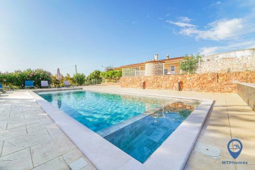 Silves Villa | Orange House by MTPhomes