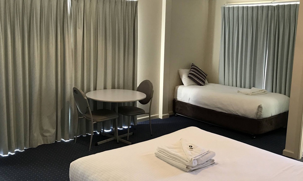 Orange East Hotel | Orange Motor Lodge