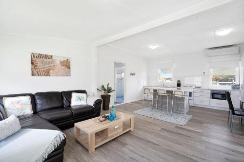 St. Georges Basin House | Osprey Cottage by Book Jervis Bay