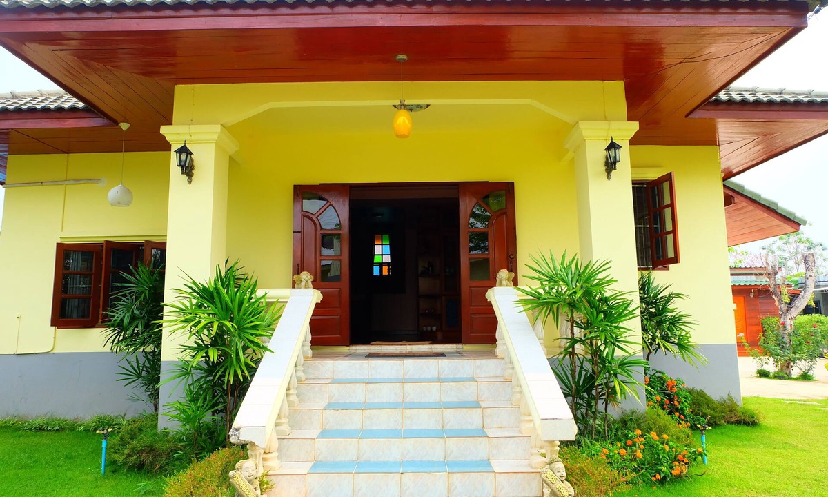 Luang Nuea Hotel | OYO 769 Ban Thassanee