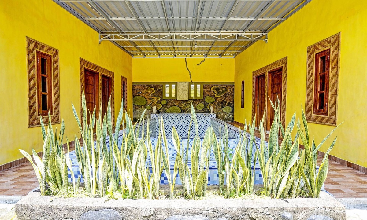 Banyuwangi Hotel | OYO 92367 Garuda Homestay Syariah