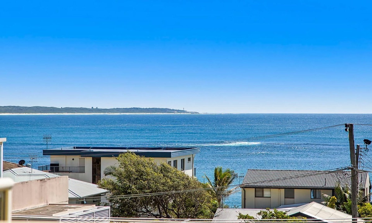 Blue Bay Apartment | Pacific Breeze 11 Beach views in Blue Bay