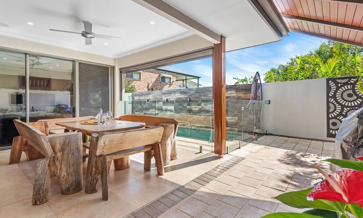 Scarborough House | Palmtree Paradise with a pool and double lock up garage
