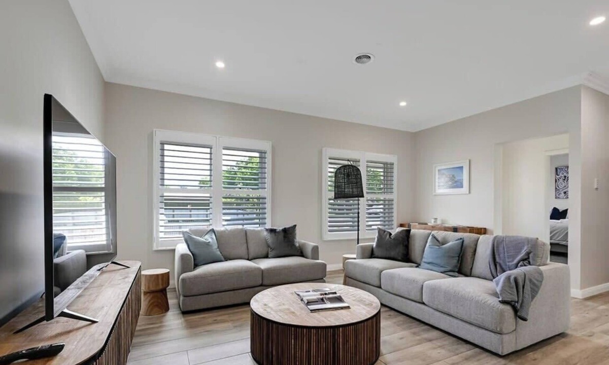 Orange House | Paradise on Prince. Pet Friendly. Walk to CBD.
