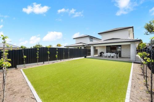 Aldinga Beach House | Paradise Palms - Modern Coastal Escape with Backyard