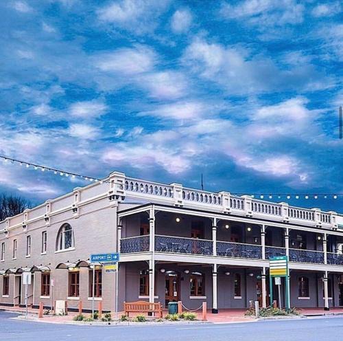 Orange Hotel | Parkview Hotel