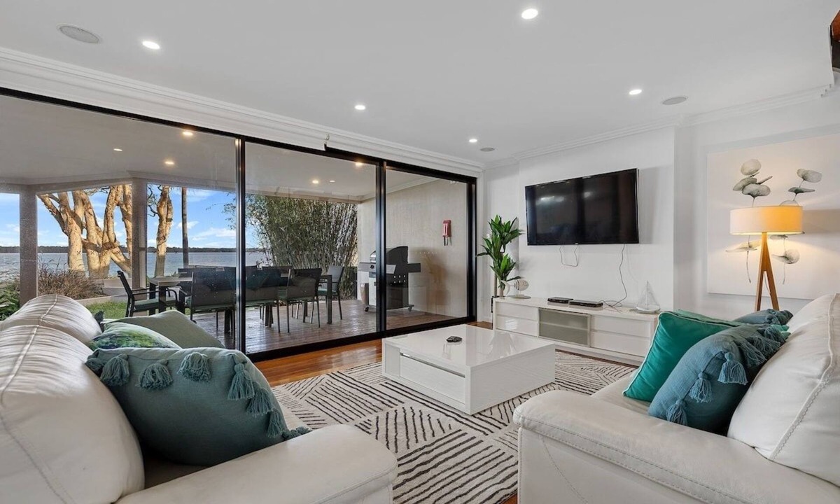 Central Coast House | Peaceful Budgewoi Family Getaway