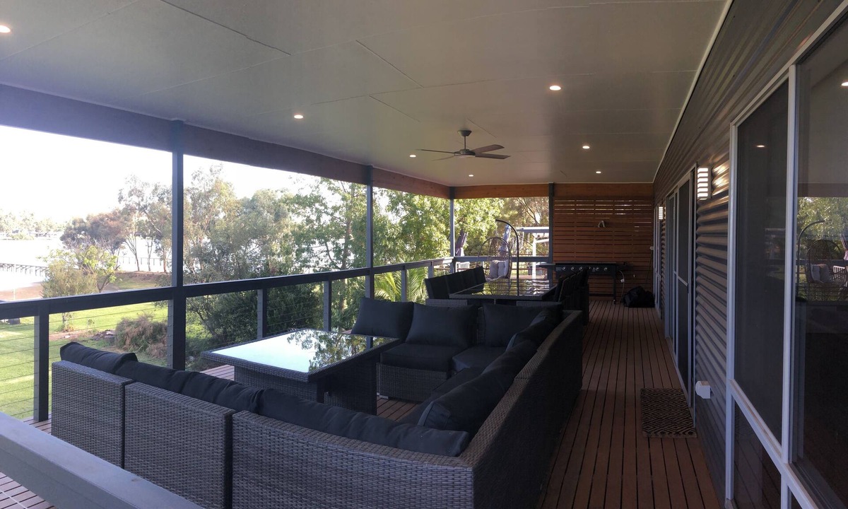 Pellaring Flat House | Pellaring Flat Riverfront home with private jetty - near Mannum
