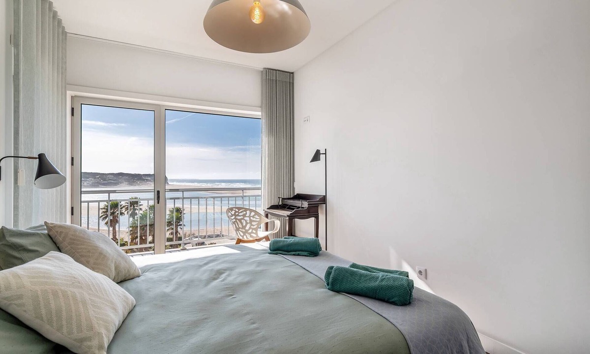 Foz do Arelho Apartment | Penthouse with Panoramic Lagoon & Ocean Views