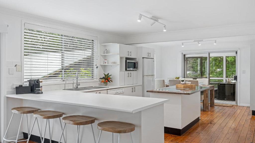 Glenwood House | Piri Pearl Beach, 100m To The Beach & Pet Friendly