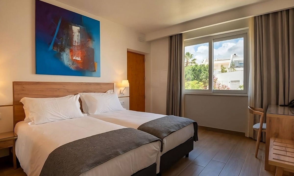 Luz Apartment | Pleasant Stay! Kitchenette, Pool, Pets Allowed, Near Boavista Golf Course!