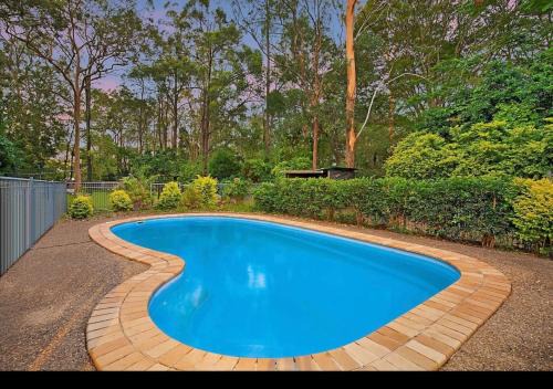 Marsden House | Pool house for BIG Groups with Free parking