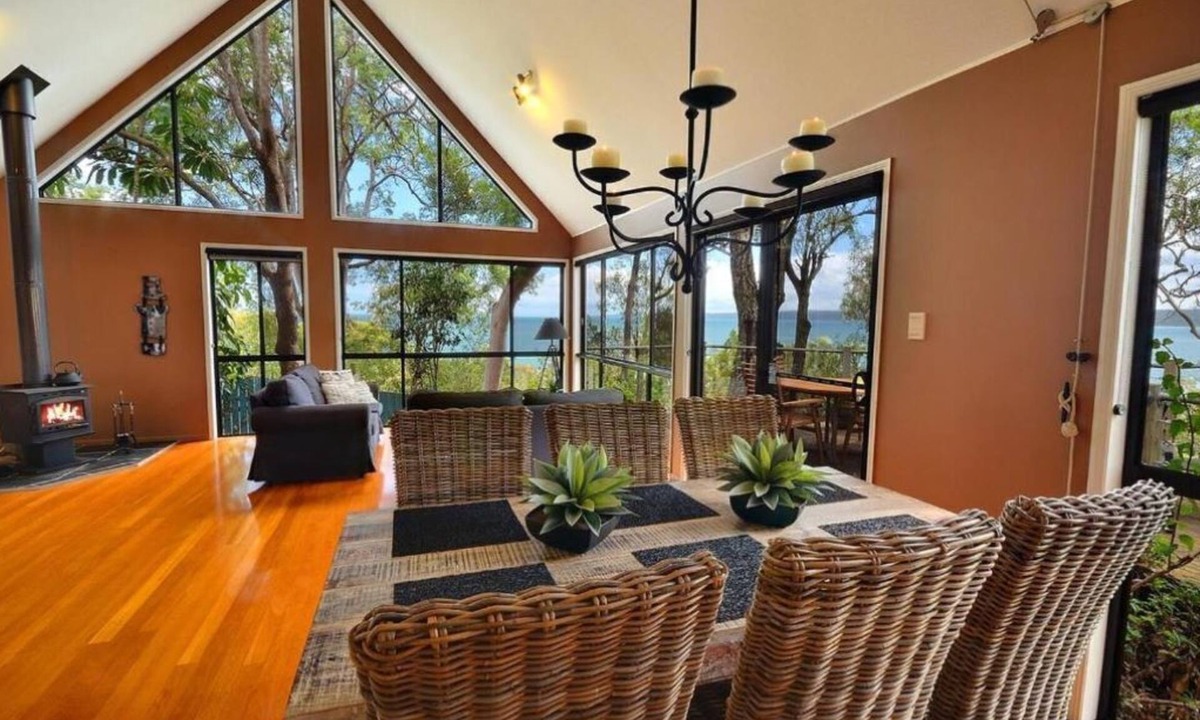 Brisbane Waterfront Cottage | Private Luxury Island Retreat with Panoramic Bay Views