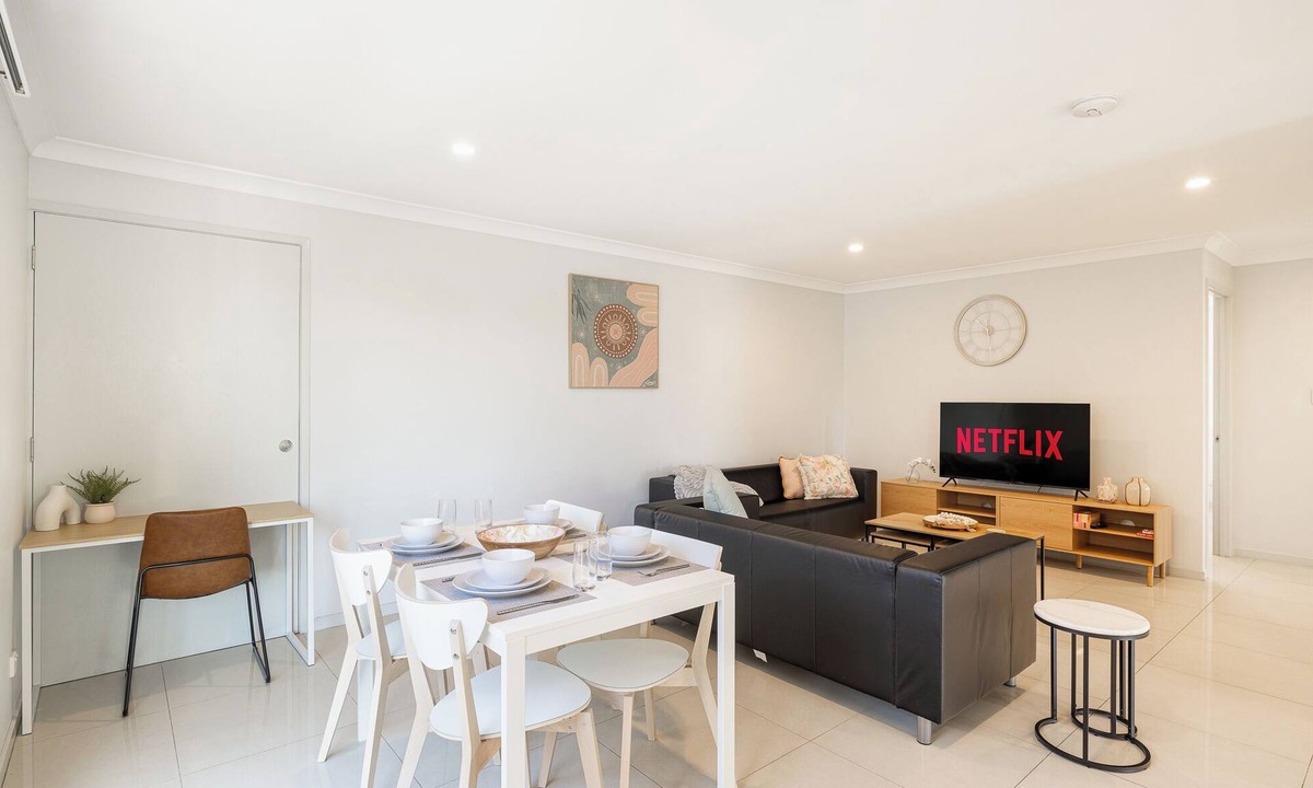 Rocklea Apartment | Private Rocklea 2BR | Parking | Kitchen | 119D2