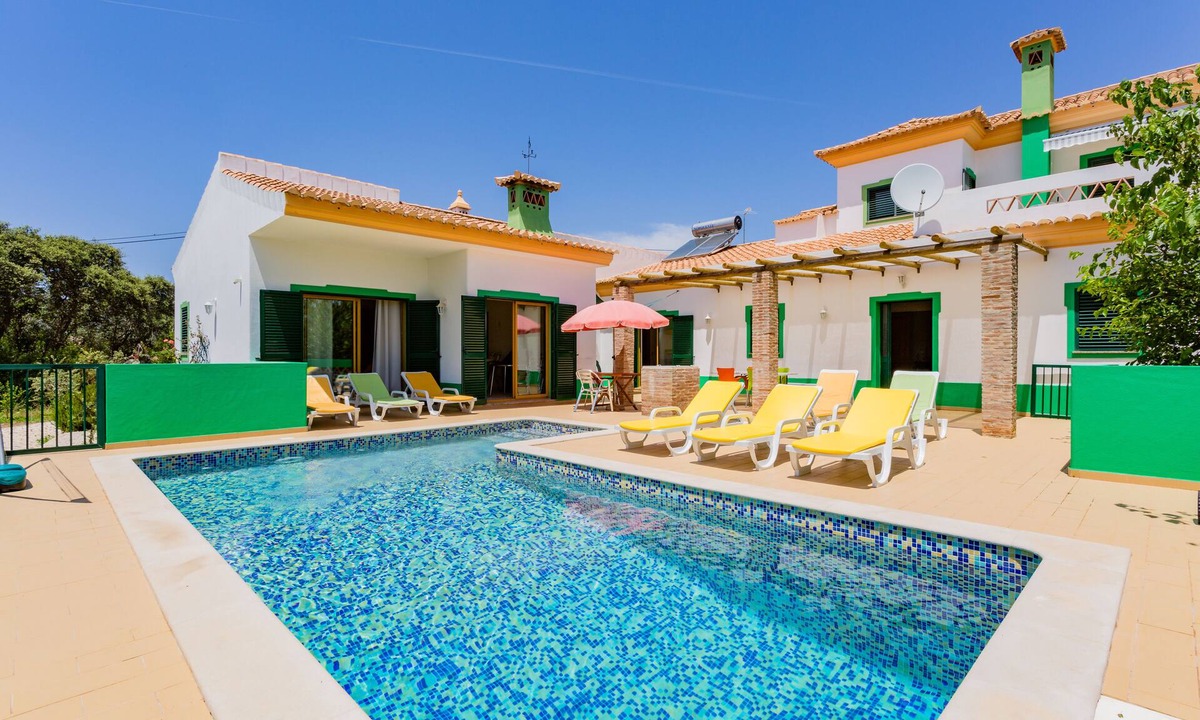 Murta Cottage | Private villa with 6 suites and heated pool