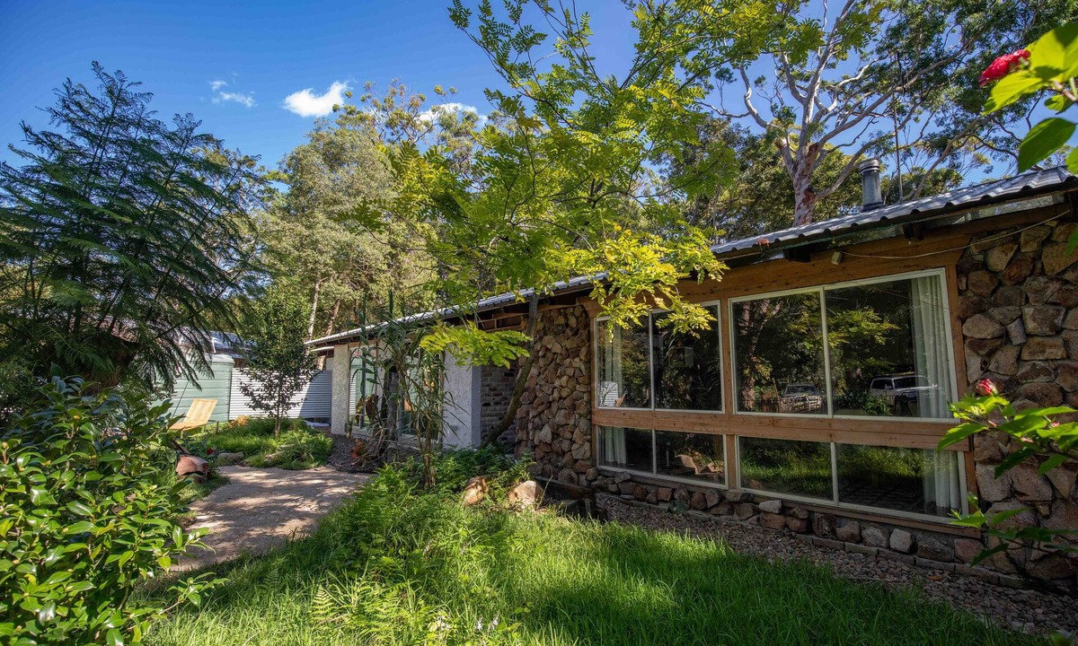 Anna Bay House | Quirky 4-bedroom home with gardens, wildlife, privacy, peace - 4 mins to beaches