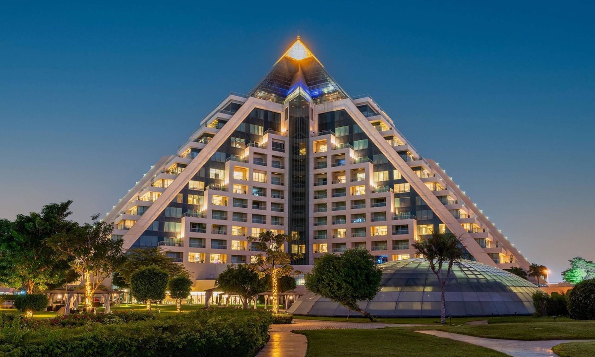 Bur Dubai Hotel | Raffles Dubai