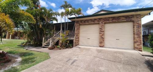 Rainbow Beach House | Rainbow Cottage - Rainbow Beach. Pets welcome