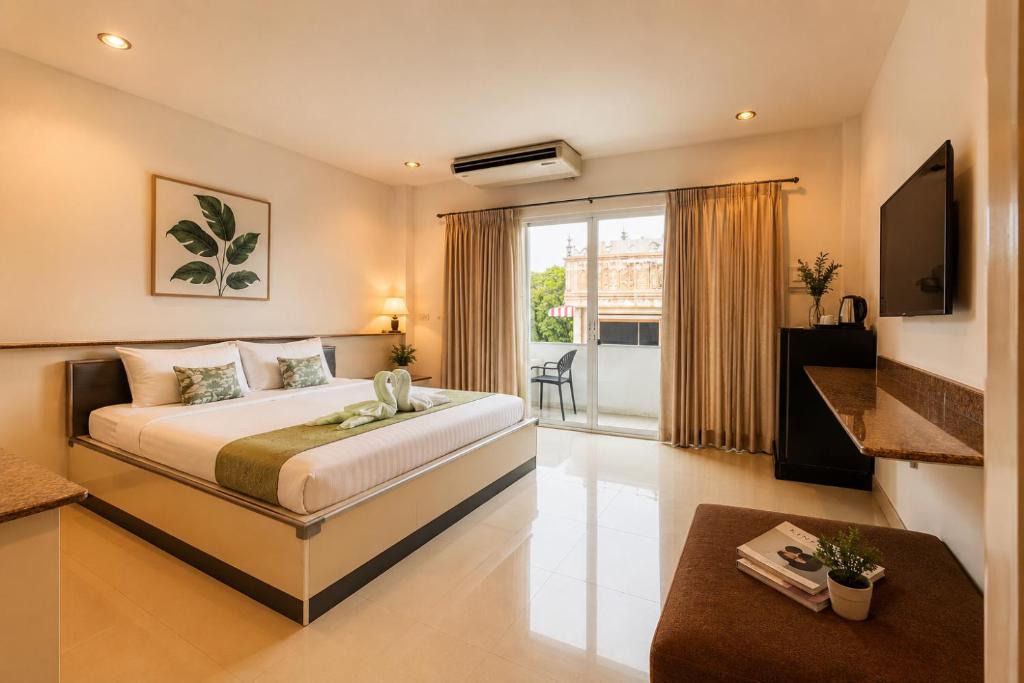Samre Hotel | Ree- Riverside hotel
