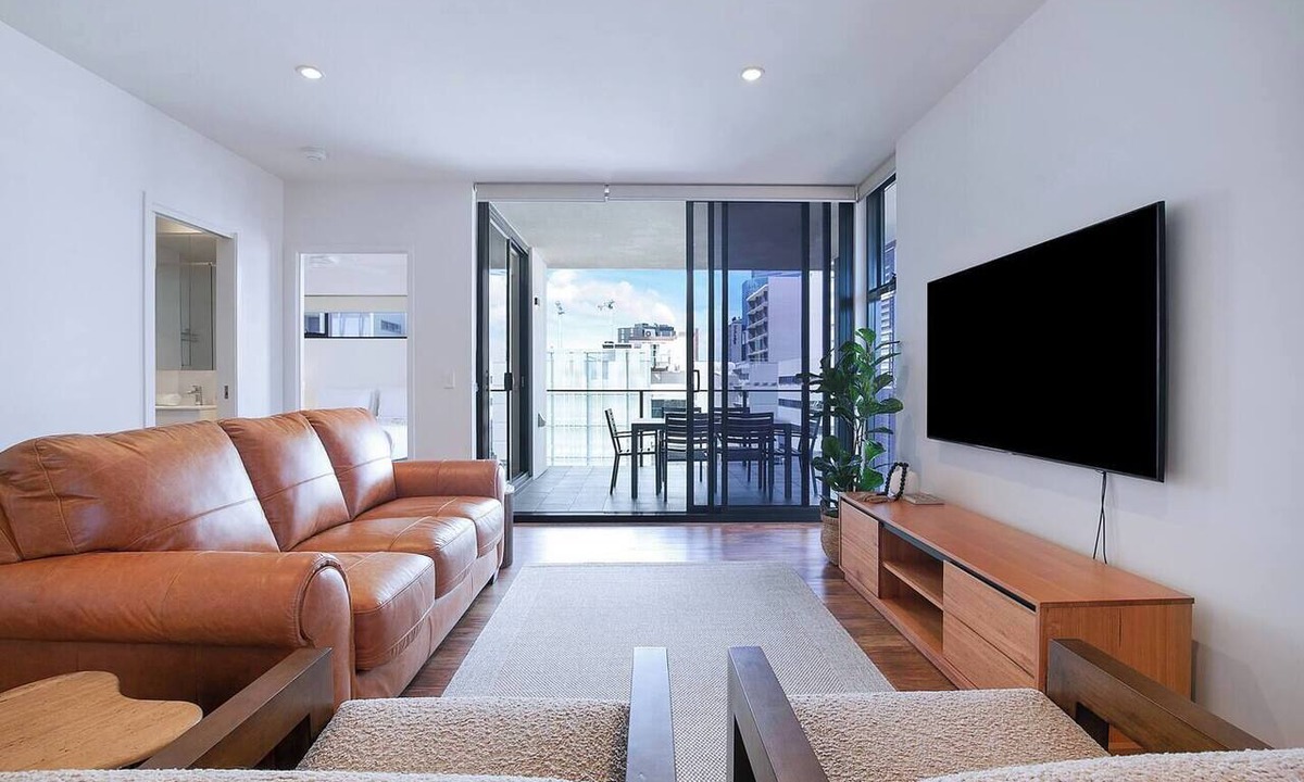 Toowong Apartment | Regatta Hideaway A Breezy Balcony Residence