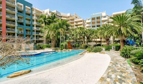 Fortitude Valley Apartment | Resort 2BR - Lagoon Pool Spa gym - Sleeps 6 - Baby Stay Equipped - Free Parking