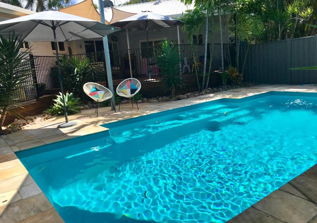 Picnic Bay House | Resort feel in Picnic Bay - free wifi, air-conditioning, golf, beach!