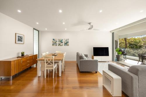 West End Apartment | Riverside Lux 2Bed 2Bath Parking