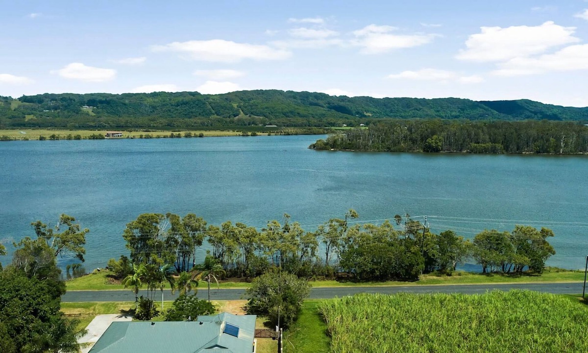 Empire Vale House | Robins Place - Pet Friendly River Retreat