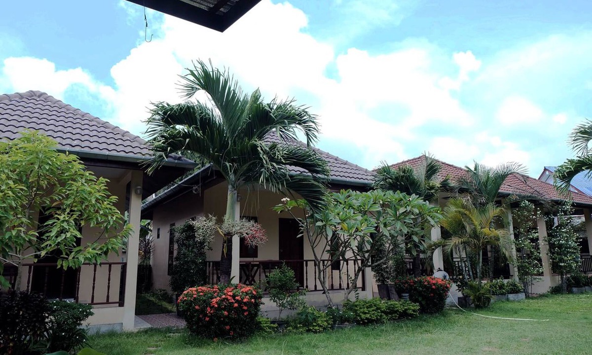 Cherngtalay Hotel | Ron's Bungalow
