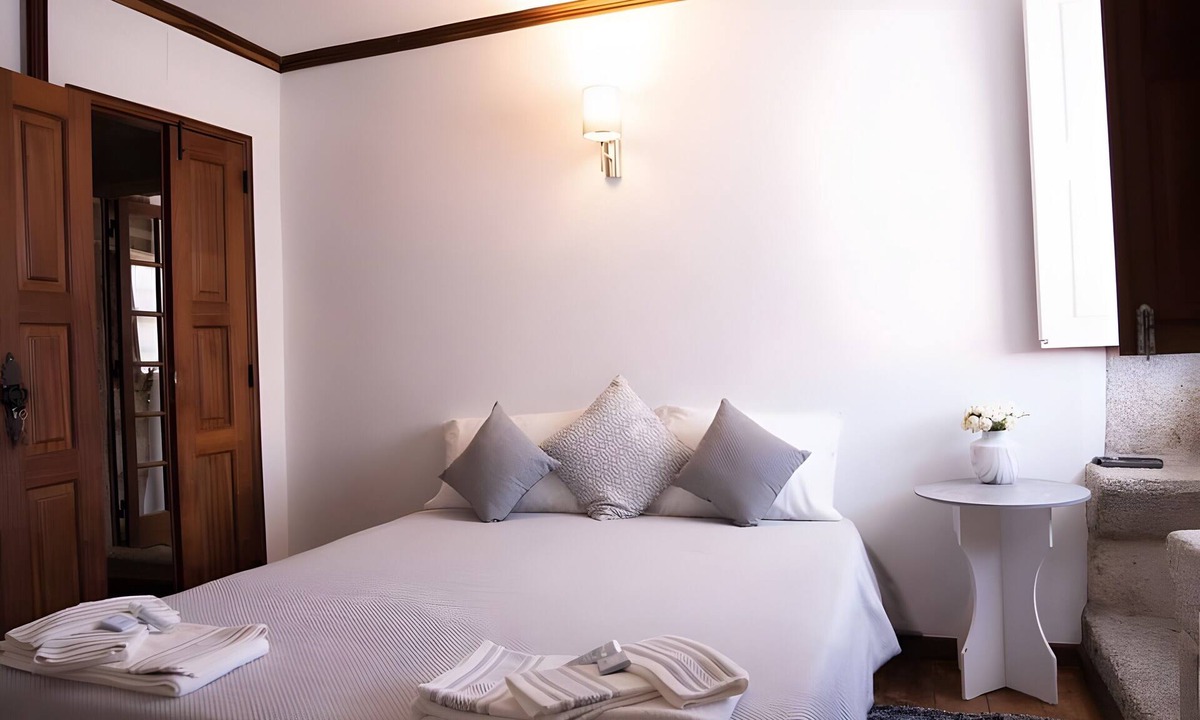 Sortelha Apartment | Room 'Vento Que Sôa' with Mountain View, Wi-Fi and Air Conditioning
