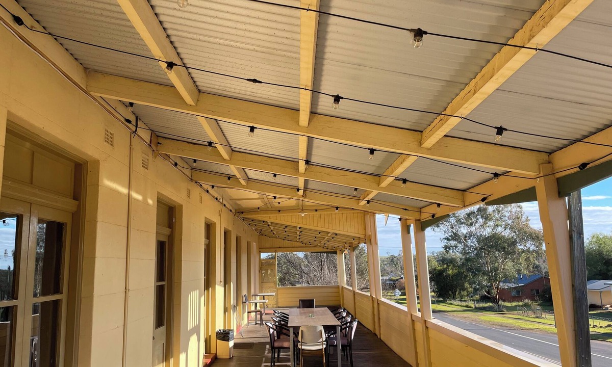 Yeoval Hotel | Royal Hotel