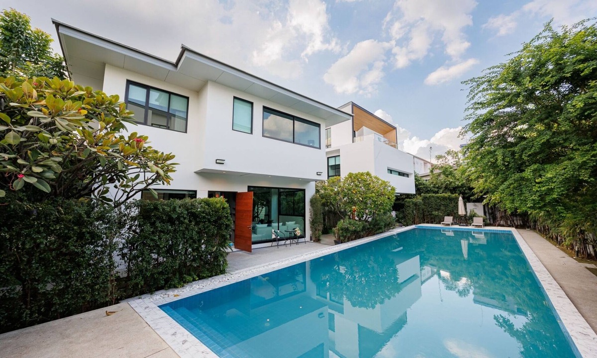 Wattana Villa | S3 Fantasy Luxury Villa - Modern 3BR near Thong Lo