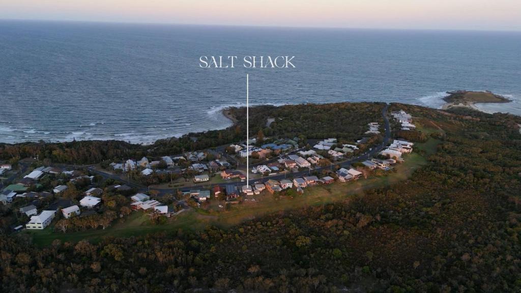 Angourie House | Salt Shack - Classic Angourie Beach Cottage Steps from Spooky Beach - Holiday Yamba