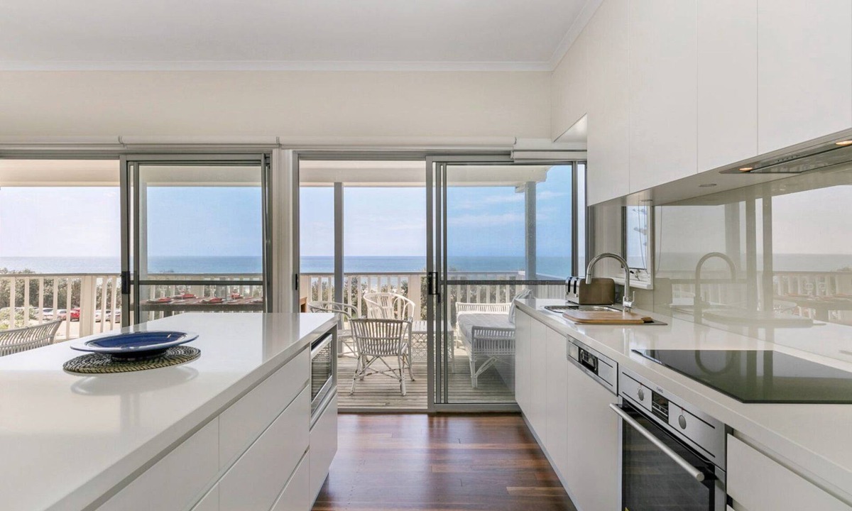 Killcare House | Salty Air Beachside Cottage by HolidayCo.