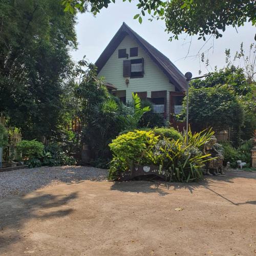 Song Phi Nong House | Sandy Lake 2012