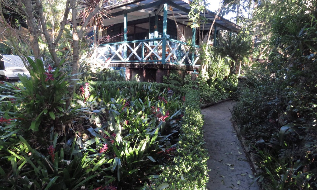 Maianbar House | Seaside Tropical SanctuarynLovely coastal home with glorious, tropical garden.n