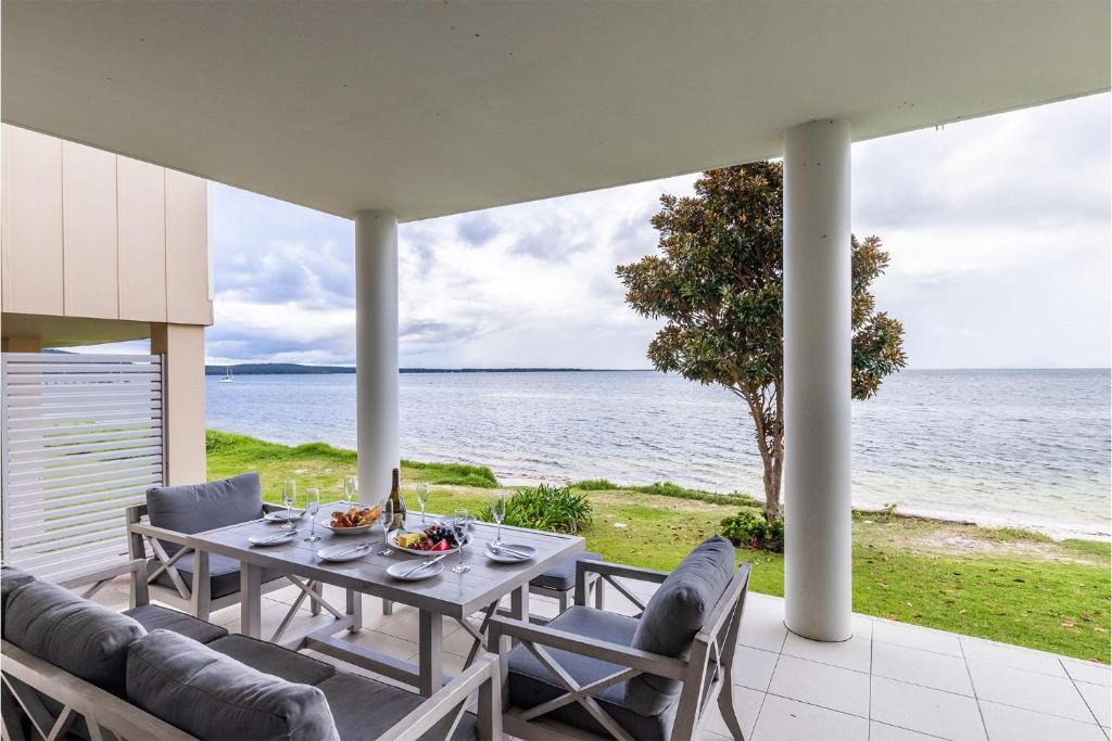 Salamander Bay Apartment | Seaview Splendour 2, 163 Soldiers Point Rd - waterfront stunning unit
