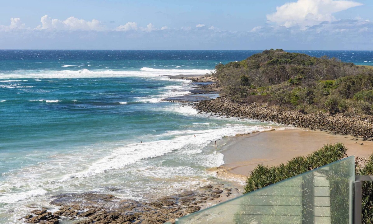 Yamba Apartment | Shadows Suite - Oceanstays- Oceanfront- Pet Friendly