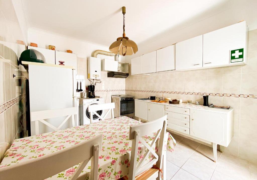 Espiche Apartment | Simple Beach Lovers' Retreat in Espiche #1888