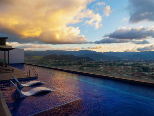 Curridabat Apartment | Skyline 20th Floor Studio with Pool, AC & Free Parking