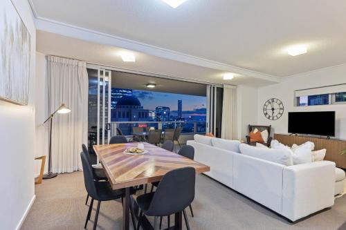 Brisbane Central Business District Apartment | Skyline hosted by AAB