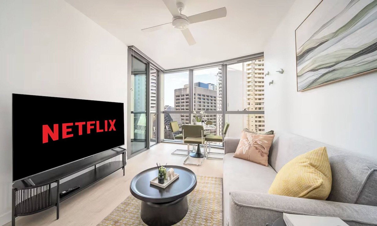 Brisbane Apartment | Skyscraper Cinema - Dream a thousand city lights