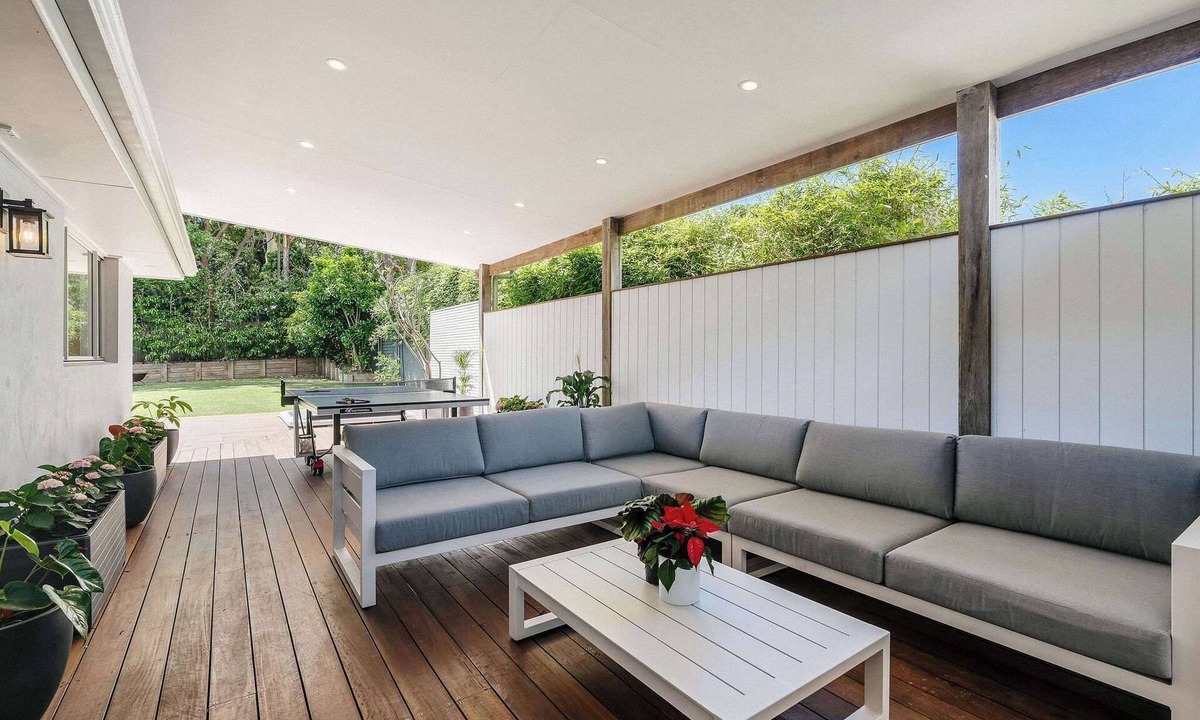 Forresters Beach House | Sleeps 12 · Heated Spa · 5 Min Walk to Beach