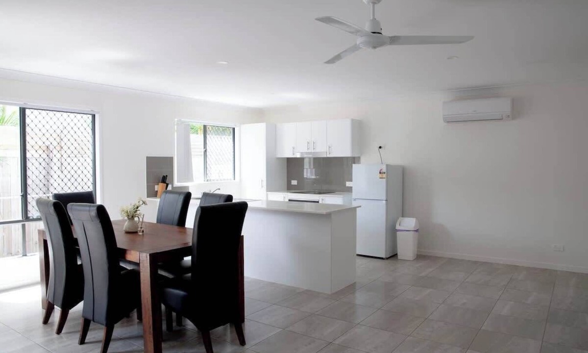 Loganlea House | Spacious 3 bedroom unit in Loganlea