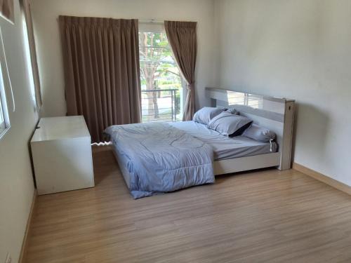 Bang Prok House | Spacious Entire House with shared Fitness Room and Shared Indoor Pool in club