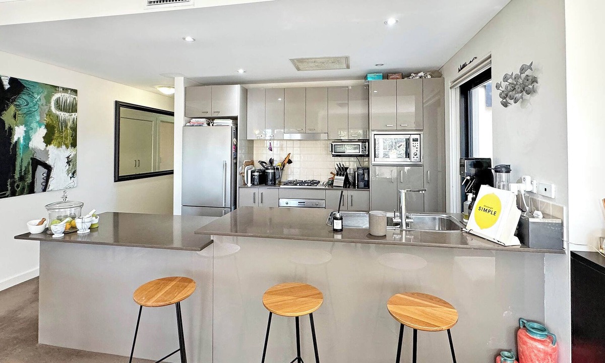 Greenwich Apartment | Spacious, lush, quiet one bedroom apartment next to RNSH