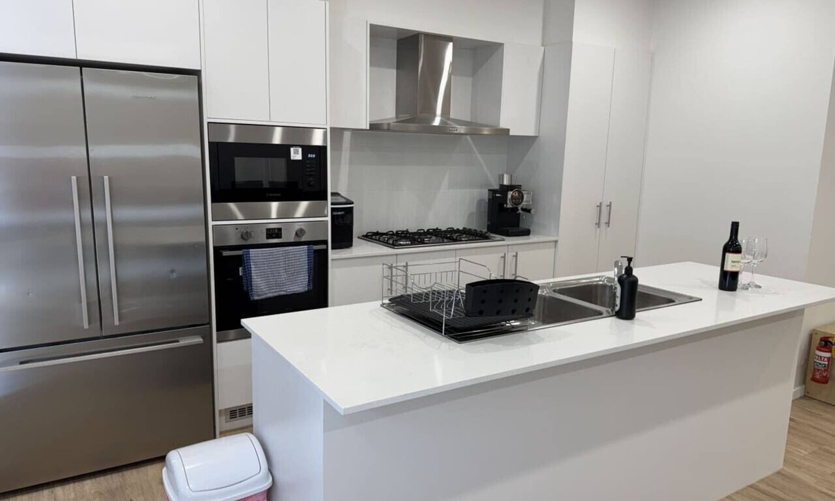 Menangle Park House | Spacious New Home for 12 Guests