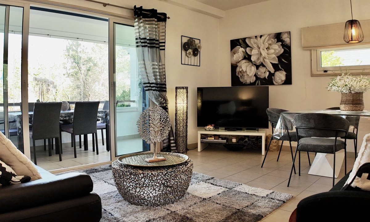 Telheiro Apartment | Splendid apartment with covered terrace, shared pool, WIFI, Air-Cond