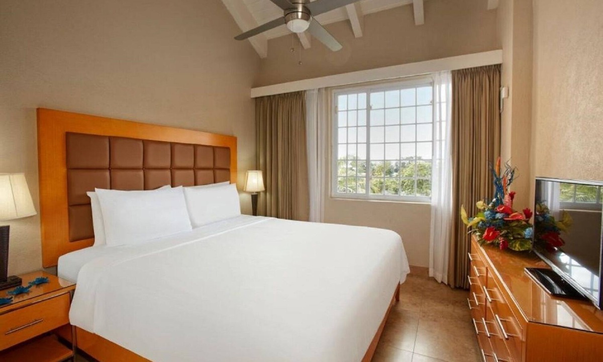 Hastings Hotel | Stay on the Beach in Barbados! 3 Great Units w/Kitchen, Balcony & Private Beach