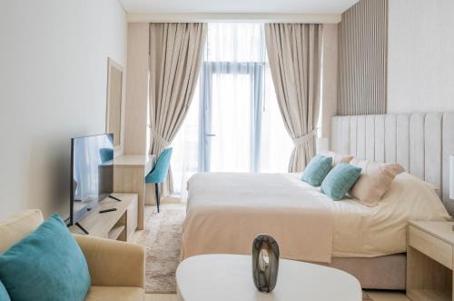 Palm Jumeirah Apartment | Studio with pool and private beach access on Palm Jumeirah